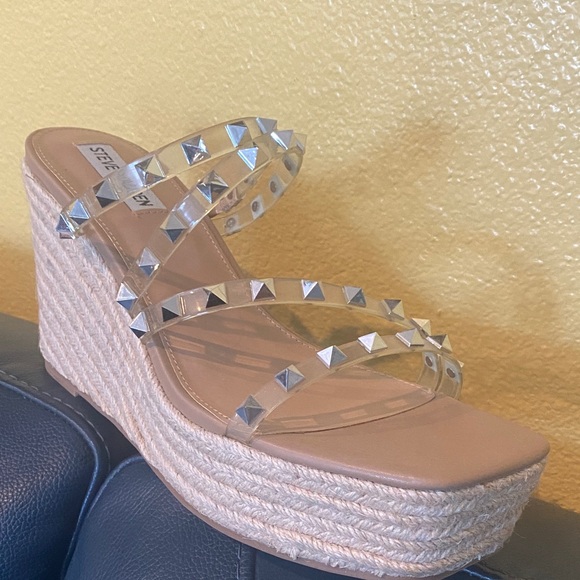 Steve Madden Wedge Sandals - Tan and Silver Accents BRAND NEW - Picture 3 of 6
